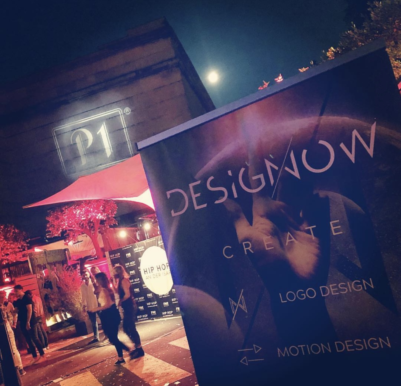 Design-Now-Auftritt im Münchner Nachtleben vor dem P1