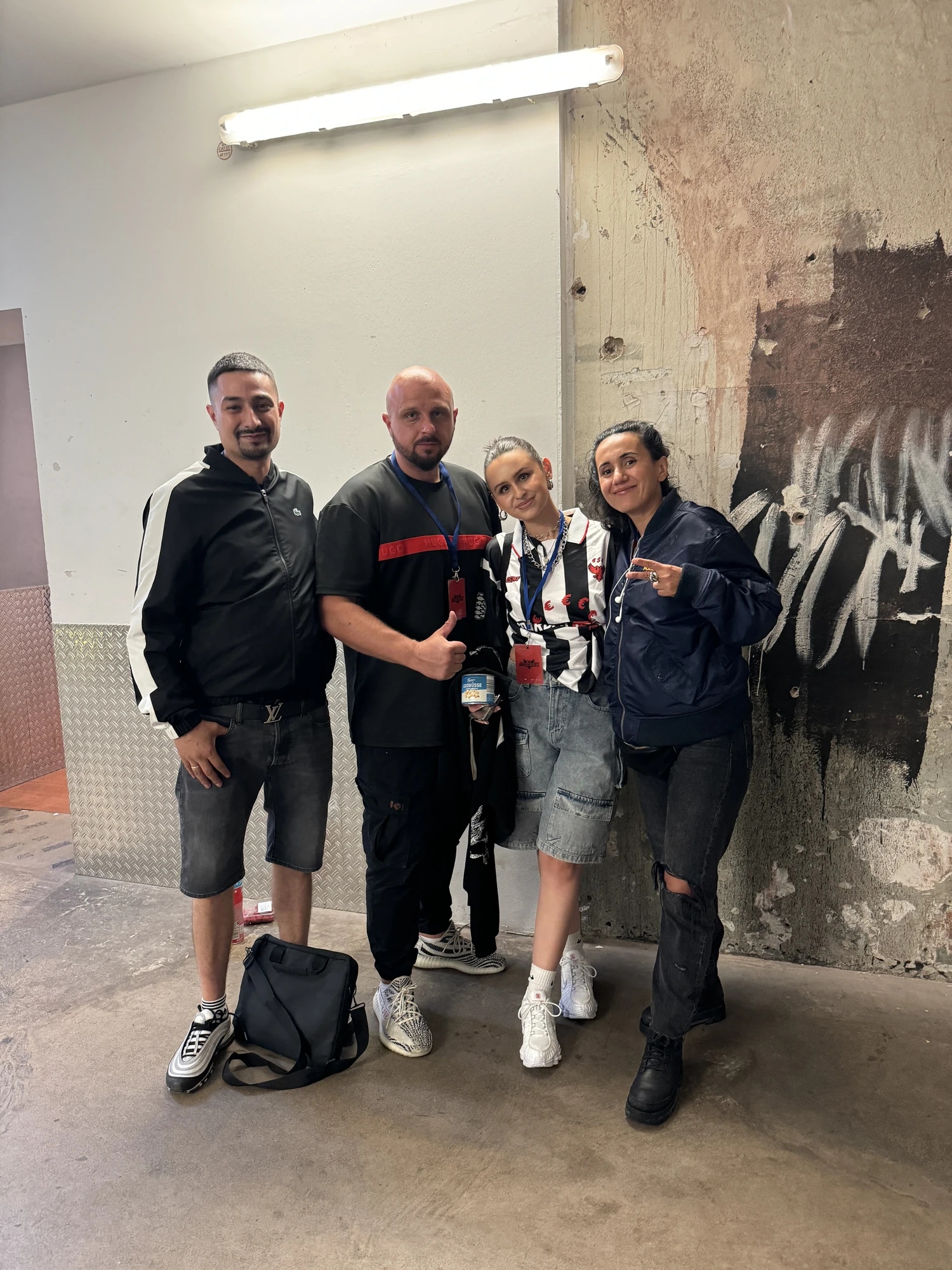 Andy Kürzinger mit dem Team von Hypnotize Entertainment