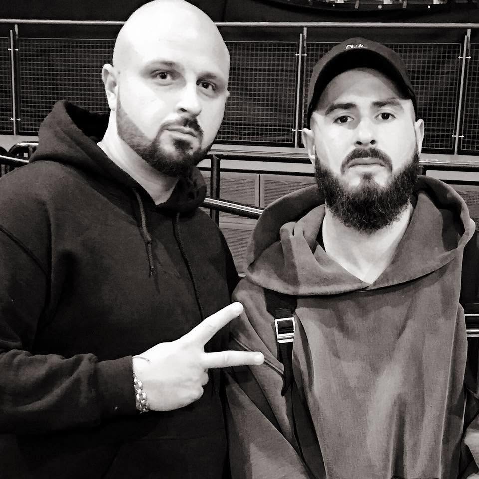 Andy Kürzinger in jungen Jahren neben Shindy. Schwarzweiß-Foto aus seiner Zeit als Deutschrap-Fan.